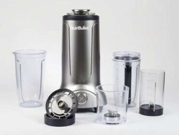 NutriBullet Pro 900 blender for smoothies with cups and accessories