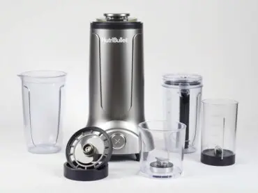 NutriBullet Pro 900 blender for smoothies with cups and accessories